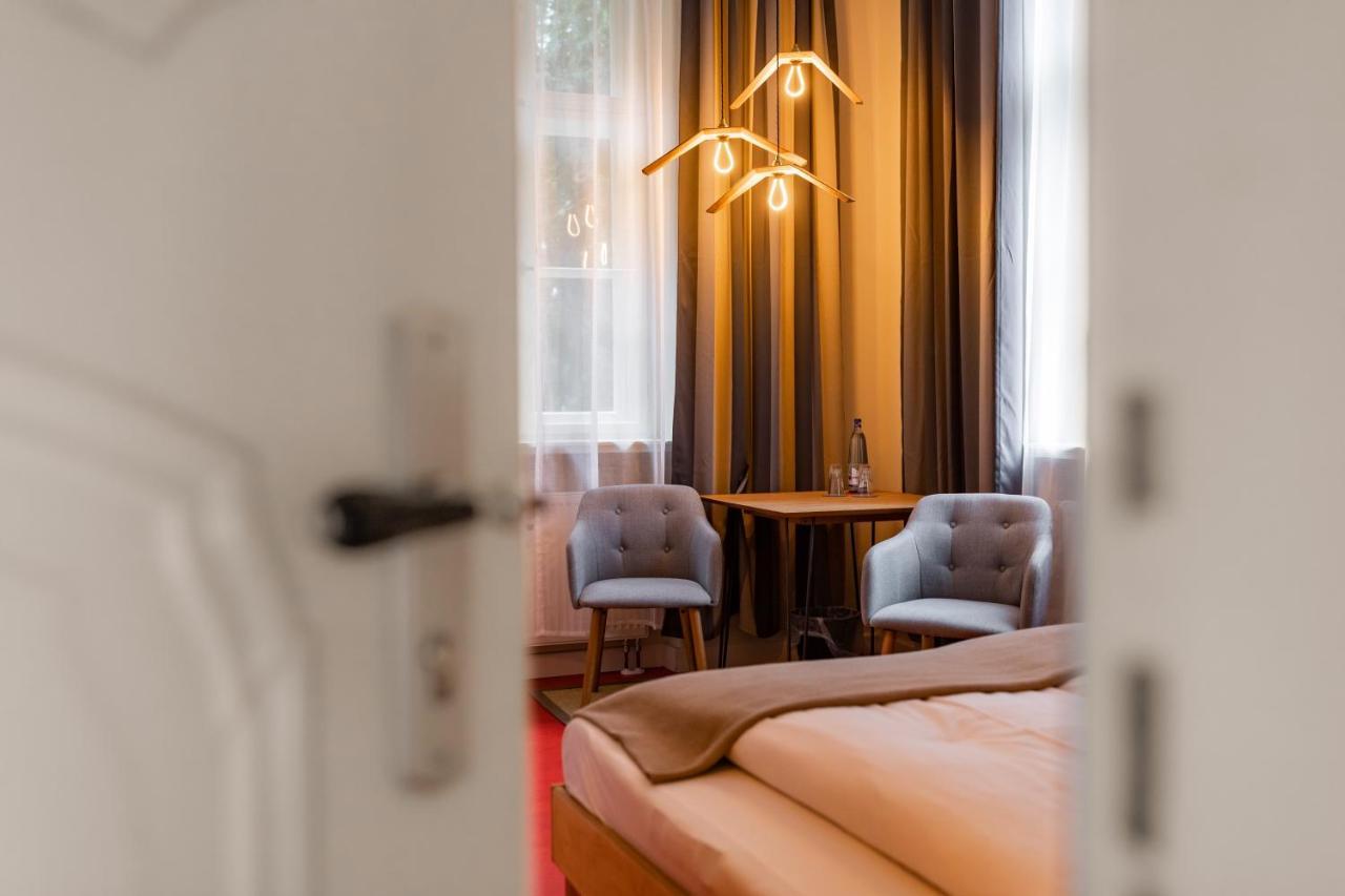 Kavaliershaus Krumke - Gaestehaus Im Schlosspark - Schluesselbox - Kein Tv Hotel ภายนอก รูปภาพ