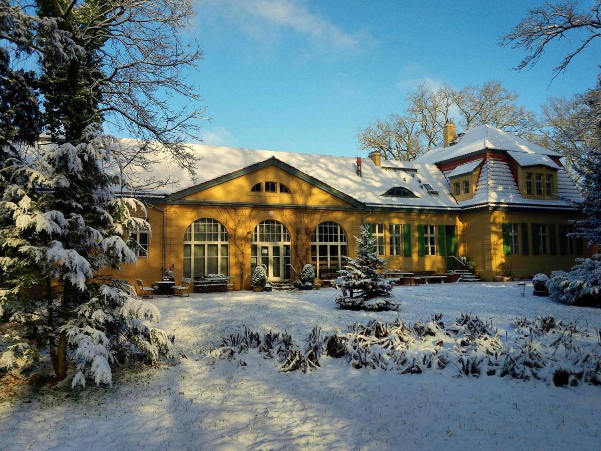 Kavaliershaus Krumke - Gaestehaus Im Schlosspark - Schluesselbox - Kein Tv Hotel ภายนอก รูปภาพ