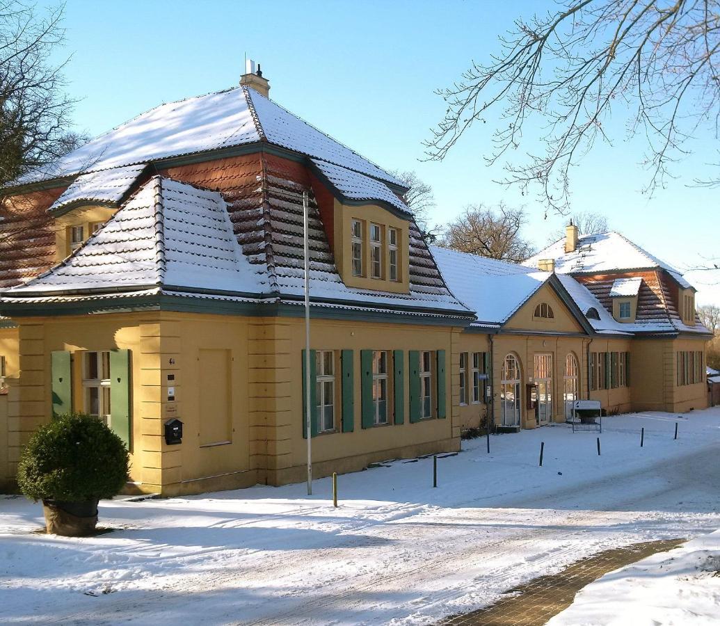 Kavaliershaus Krumke - Gaestehaus Im Schlosspark - Schluesselbox - Kein Tv Hotel ภายนอก รูปภาพ